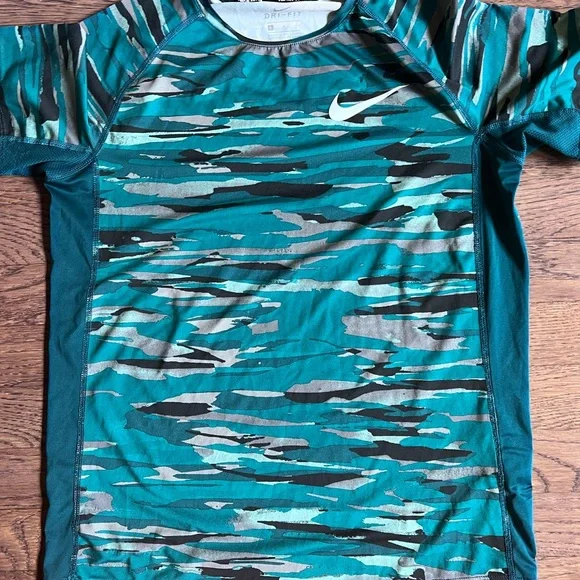 Under Armour, Nike, Adidas Short Sleeve Kids Tee - Picture 5 of 10